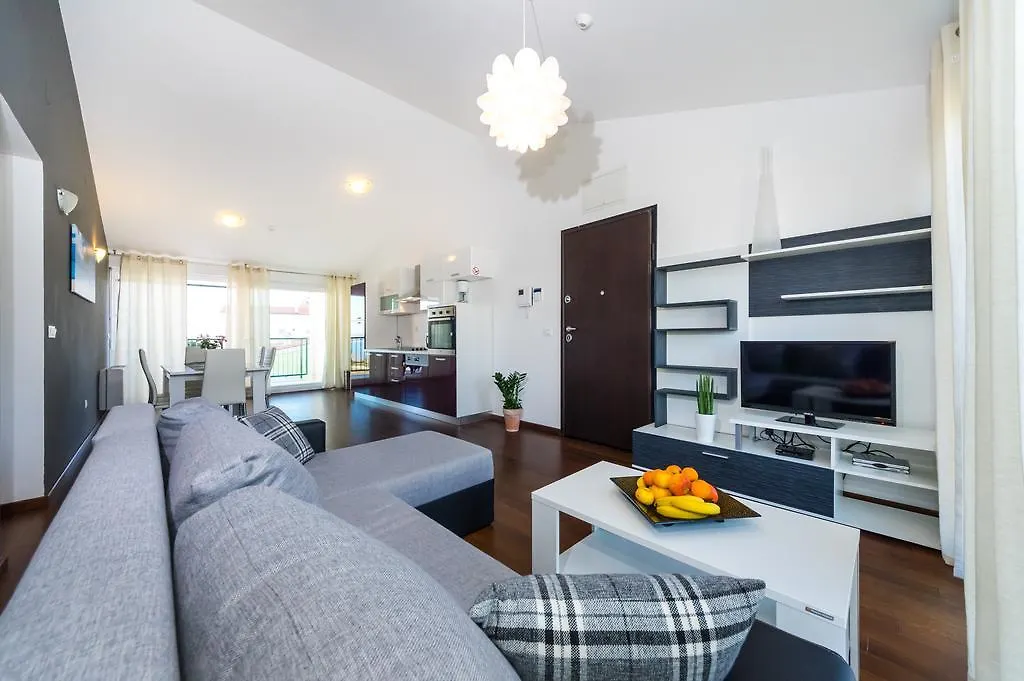 Queen Beach Apartments Nin