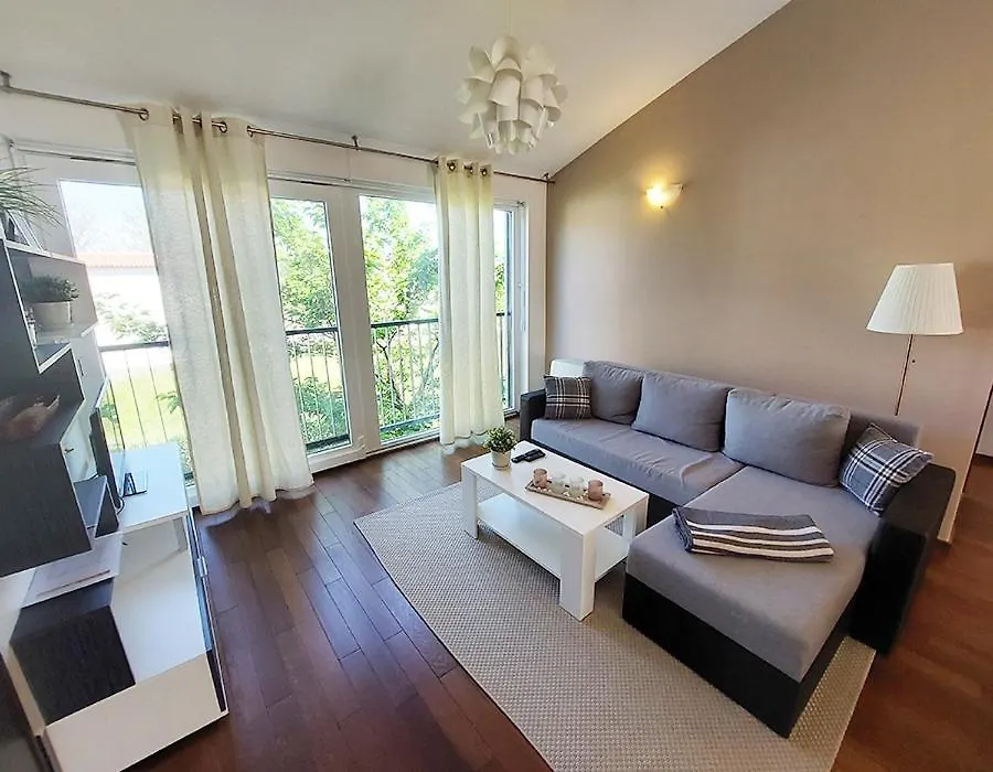 Queen Beach Apartments Nin