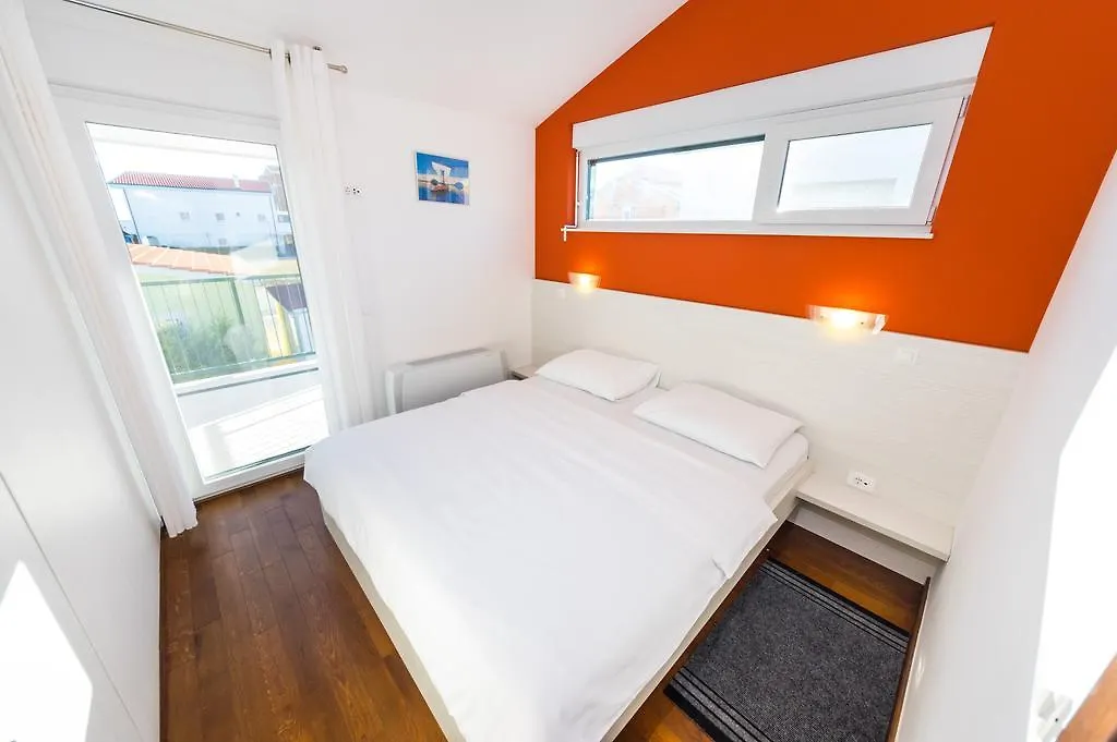 Queen Beach Apartments Nin